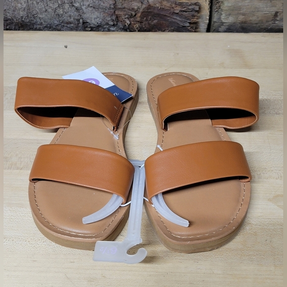 Universal Thread Brown leather slip on sandals - Picture 4 of 7
